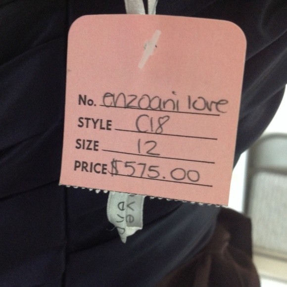 Gown - Picture 4 of 4