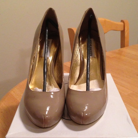 Patent taupe high heel shoes - Picture 1 of 4