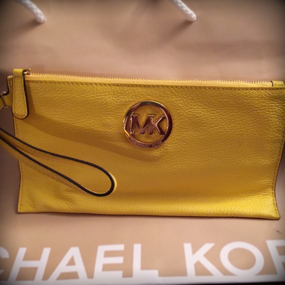 Michael Kors Fulton Wristlet