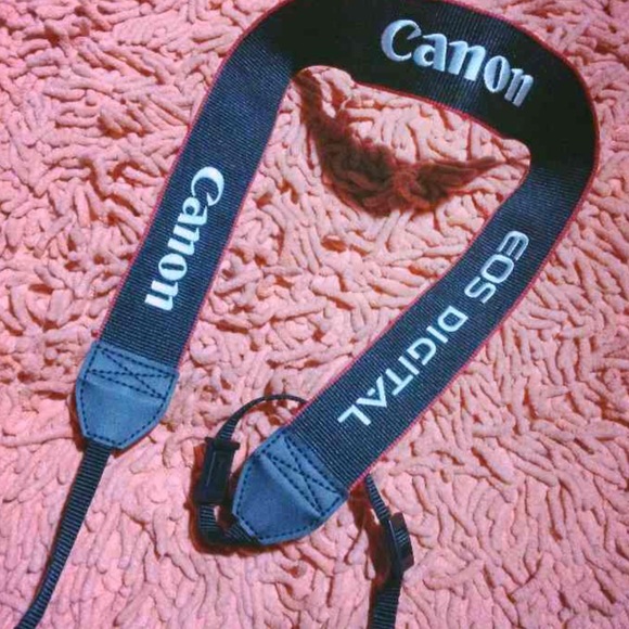 Canon camera strap - Picture 1 of 1