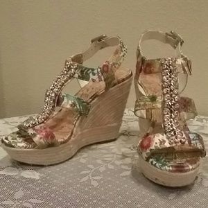 New Gianni Bini Platform Sandles