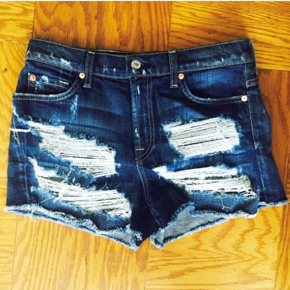 •7 for All Mankind Shorts•