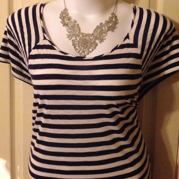 White & navy short maternity top