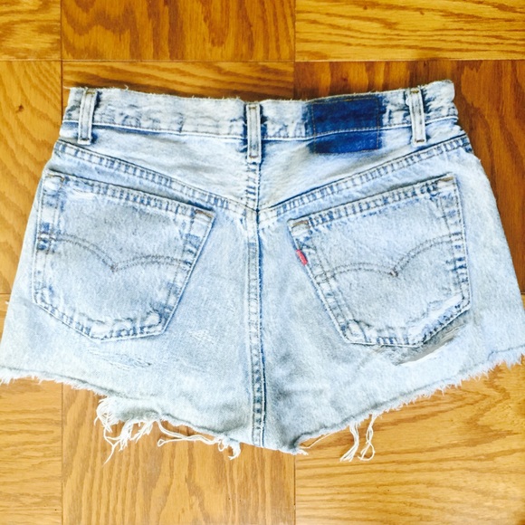 •Vintage Levi Shorts• - Picture 2 of 2