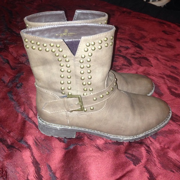 🍕Boots🍕 - Picture 2 of 2