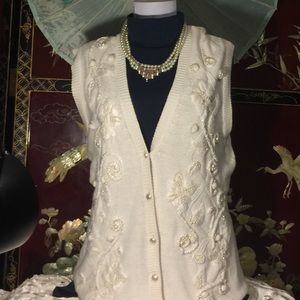 Elegant White Chaleco With  Pearl Embroidery