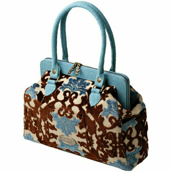 Mocha Berry Cream Cake Cosmopolitan Caryall