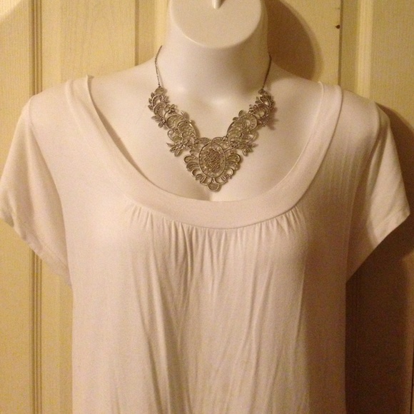 Short sleeve white tee