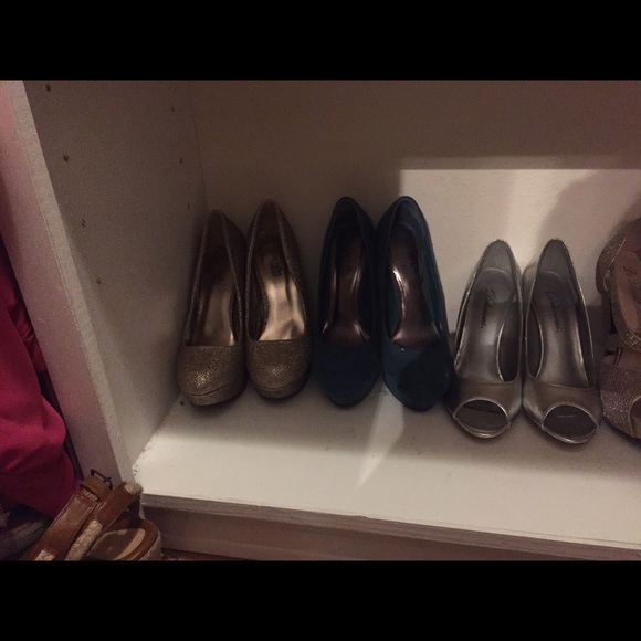SHOES - Picture 2 of 4