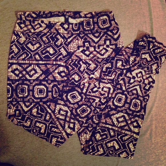 Aztec beige and black leggings 🌹 - Picture 1 of 2