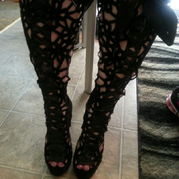 Sexy Tall Black Lace Up Gladiator Platform Boots - Picture 3 of 4