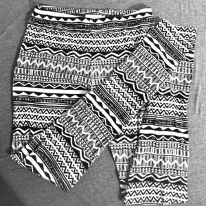 Tribal print black and white leggings ⚪️⚫️