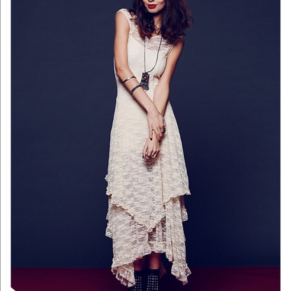 • Lace Ruffle Dress • - Picture 2 of 4