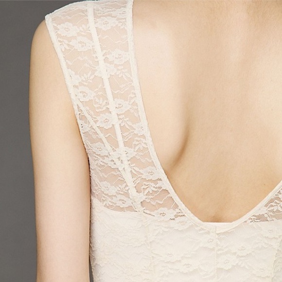 • Lace Ruffle Dress • - Picture 4 of 4