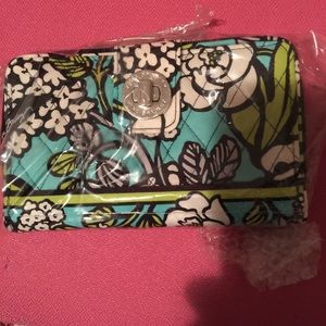 NWOT island blooms turn lock wallet