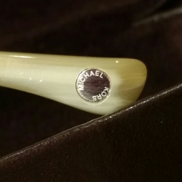 🚫SOLD🚫Auth. Michael Kors Isla Aviator Sunglasses - Picture 3 of 4