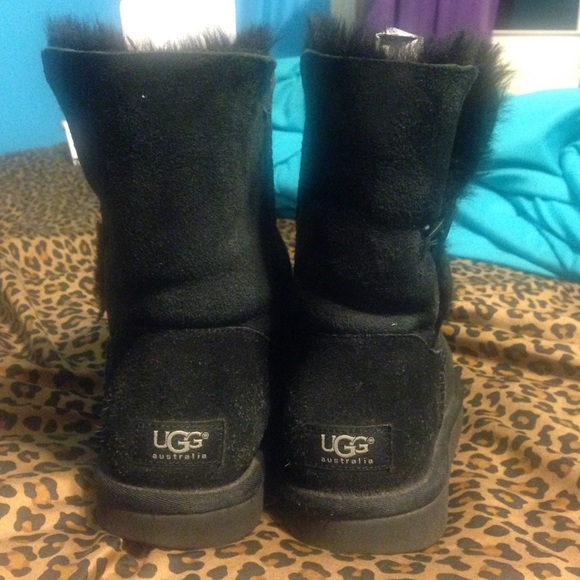 ❌SOLD❌ Ugg Black Bailey Button Short Boots - Picture 3 of 4