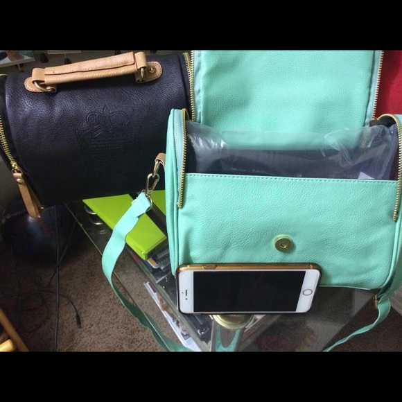 black bag - Picture 2 of 2