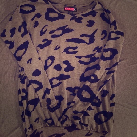 Leopard print sweaterⓂ️ - Picture 1 of 2
