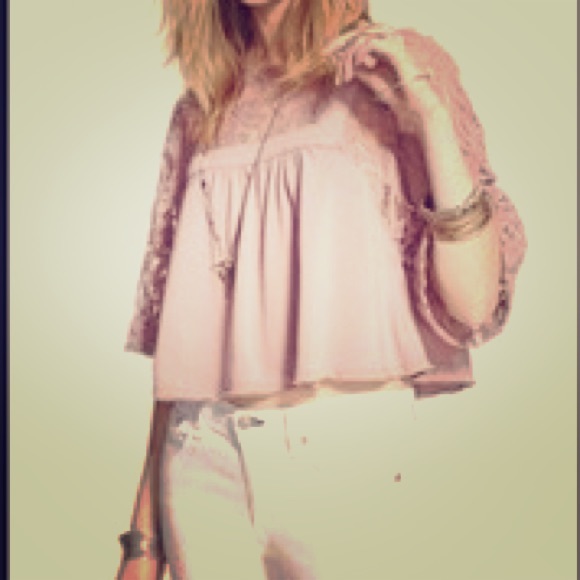 Free People Crop Top w Lace Sleeve 💜
