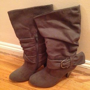 Bow detailed grey high heel boots size 7.5