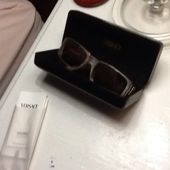 Versace women's Sunglasses Authentic - Picture 2 of 4