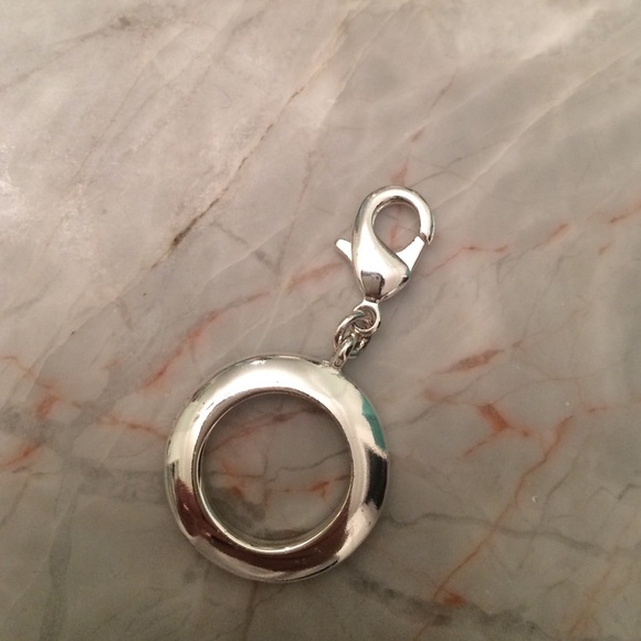 Circle charm - Picture 2 of 3