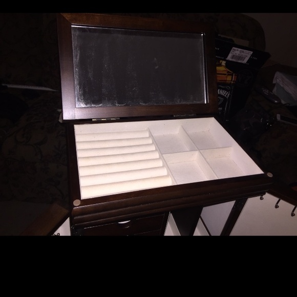 Jewelry box - Picture 1 of 4