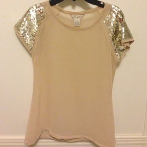 Nude, cute shirt. Sequin sleeves.