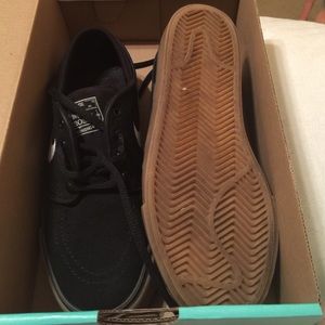 "Nike stefan janoski"