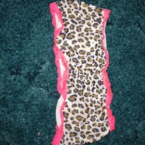 Cheetah print bandeau.