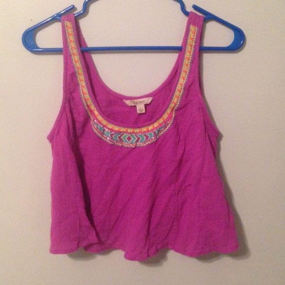 • crop top •