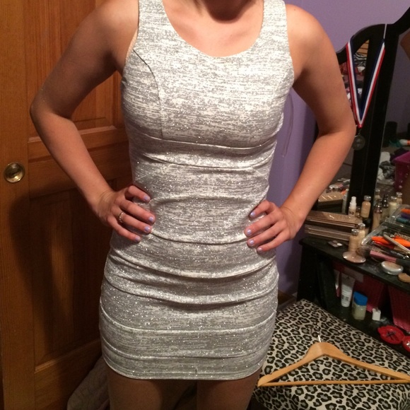 Dress - Picture 3 of 4