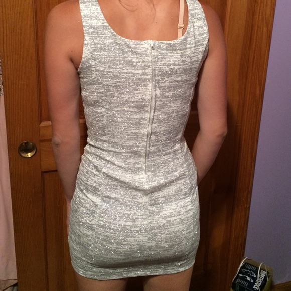 Dress - Picture 4 of 4