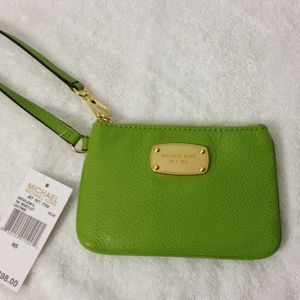 Mk jet set item pear wrislet