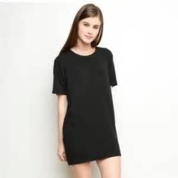 LOOKING FOR BRANDY MELVILLE BLACK LUANA TOP!!
