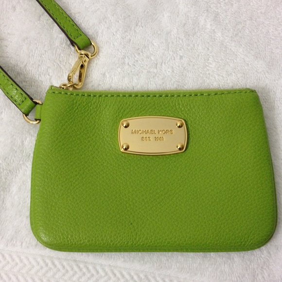 Mk jet set item pear wrislet