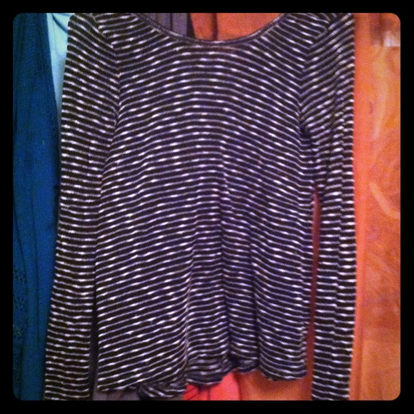 Aeropostale medium longs leaved shirt