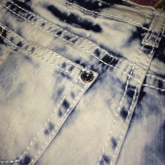 Washed Out Shorts - Picture 3 of 3