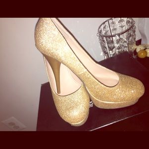 Golden sparkle heels