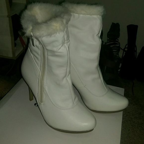 White booties - Picture 2 of 3