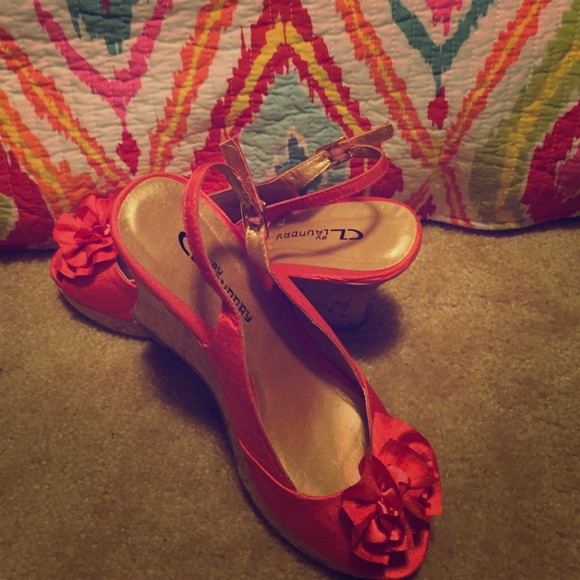 BEAUTIFUL CORAL WEDGE SANDAL 7 1/2 - Picture 1 of 2