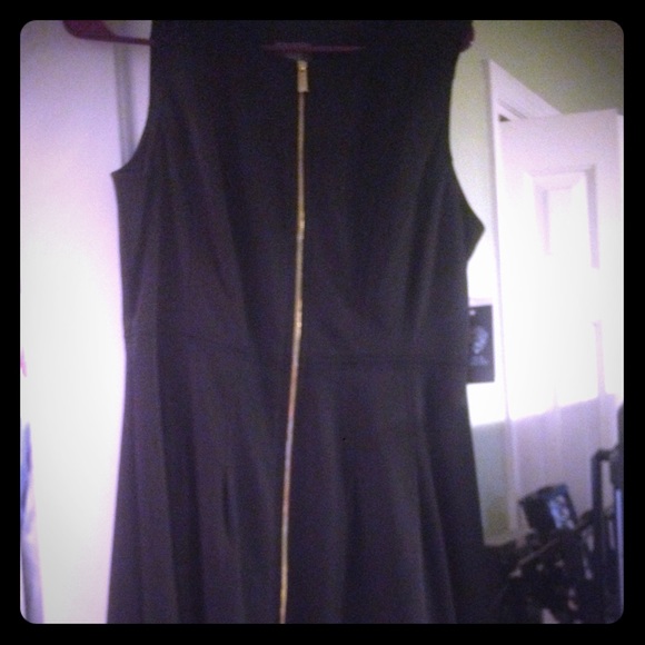 Gorgeous Vince Camuto dress NWT size 8