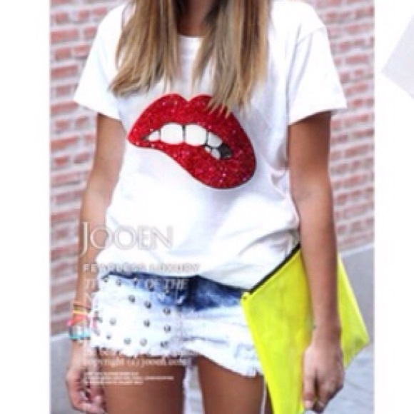 👄 NWOT 👄 Red Lips T Shirt
