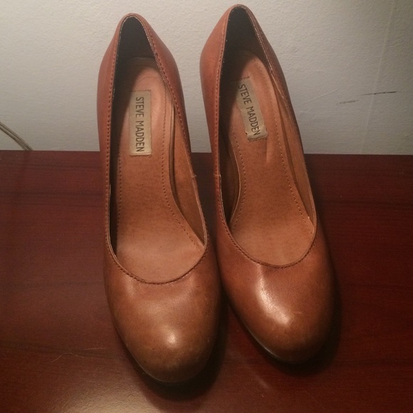 Brown leather pumps