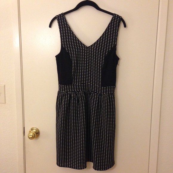 H&M Black & White Dress (Size 8)