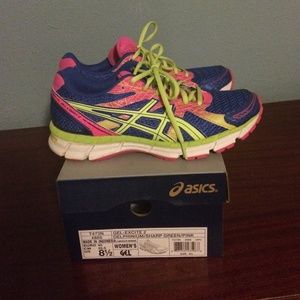 *** hold** Asics Gel-Excite 2- size 8.5