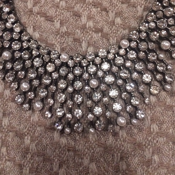 💎NWOT Pearl and Rhinestone Necklace💎 - Picture 2 of 2