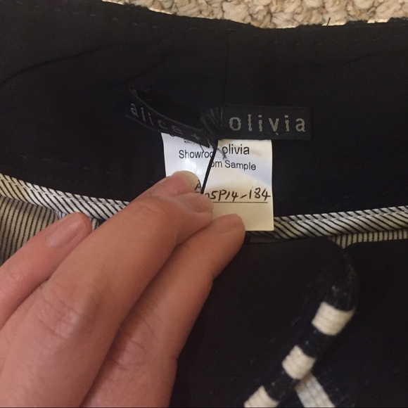 Sold Alice + Olivia Striped shorts - Picture 4 of 4