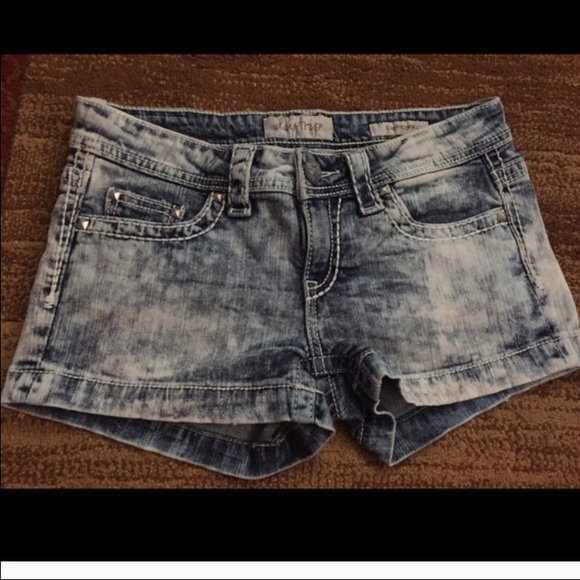 Daytrip Acid Wash shorts